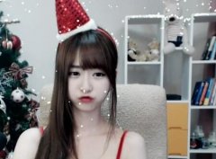 熊猫直播重金请韩国主播直播扫地机器人