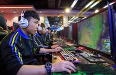 周董周杰伦和miss大小姐妈妈一同直播扫地机器人